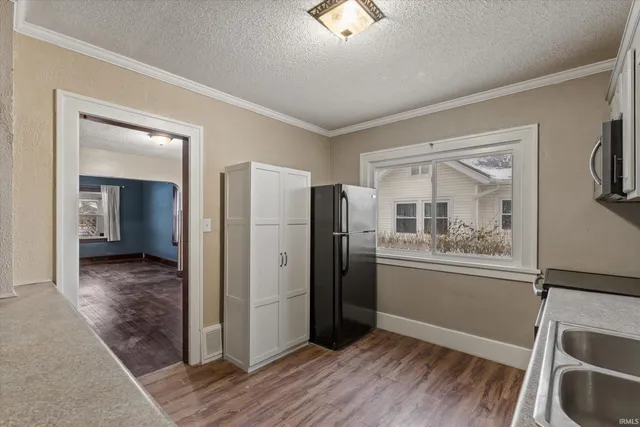 $199,999 | 1222 East Beardsley Avenue, Elkhart, IN 46514