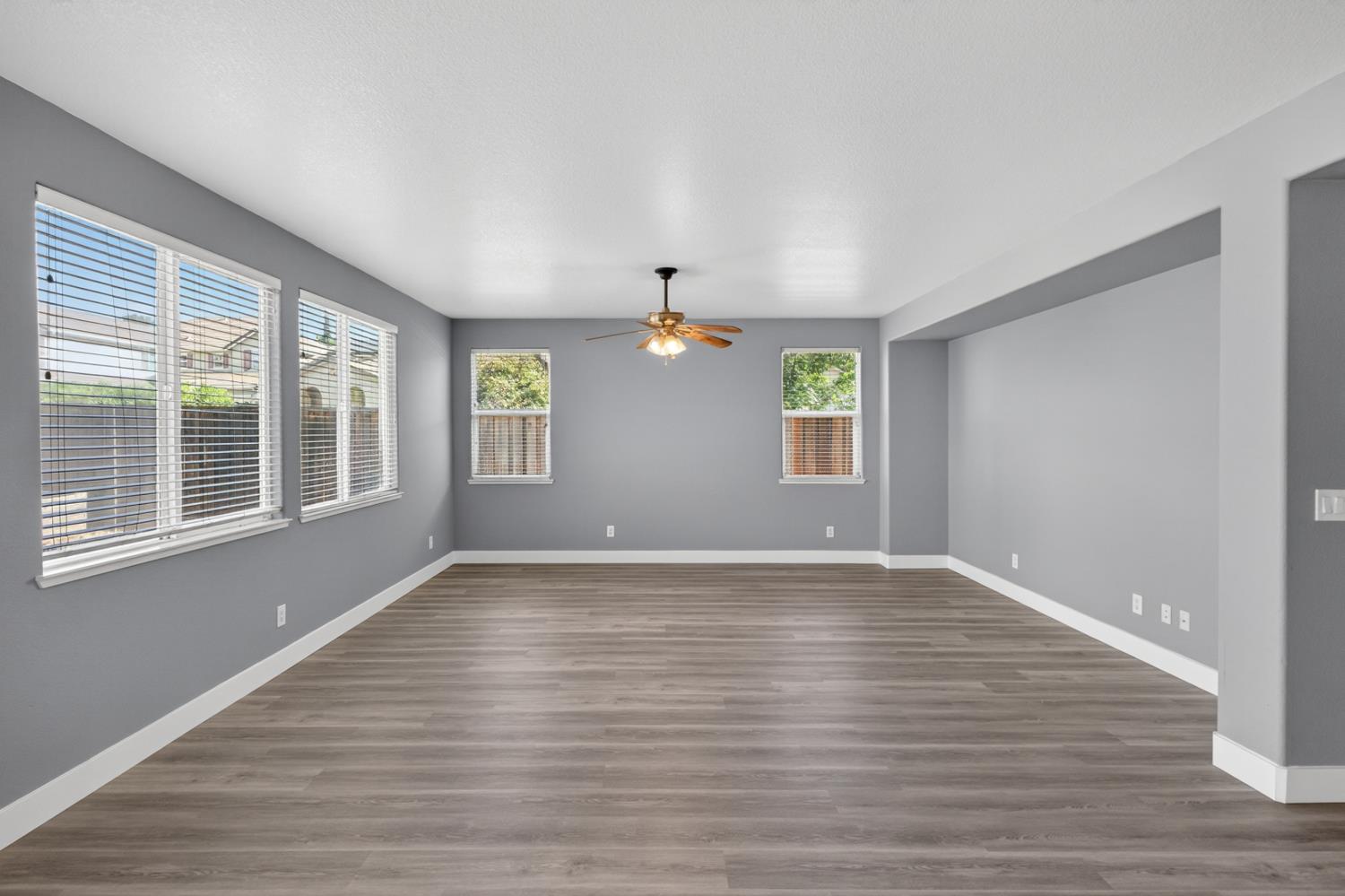 9234 Rushing Creek Way Elk Grove, CA 95624 - Photo 20 of 63