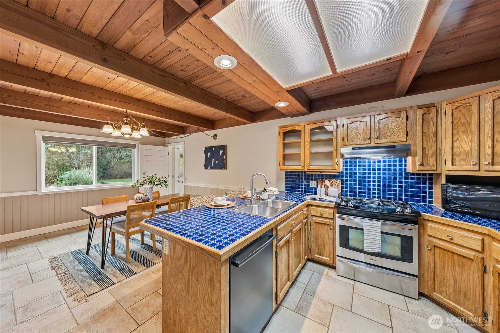 2513 29th Street Anacortes, WA 98221 - Photo 16 of 40