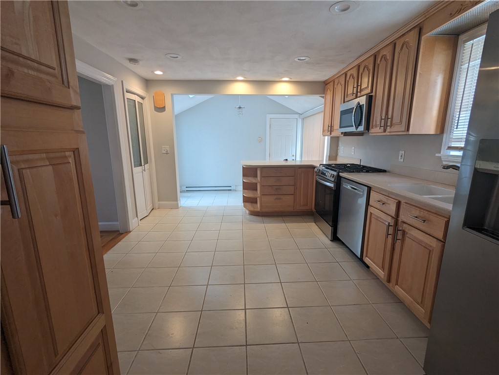 171 Monticello Road Pawtucket, RI 02861 - Photo 9 of 27 Gallery Image 9