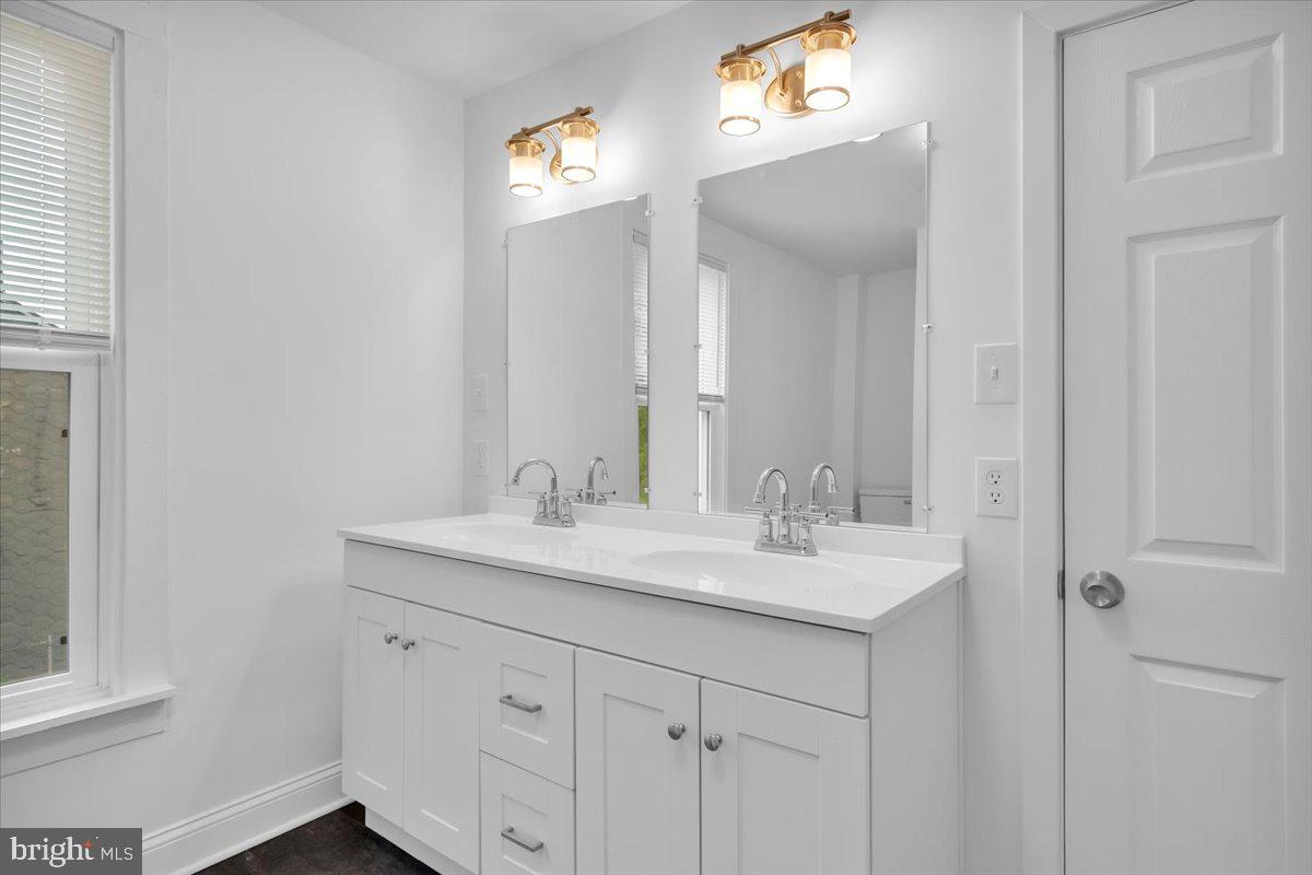 426 Bridge Street Beverly, NJ 08010 - Photo 17 of 28 full bathroom upstairs