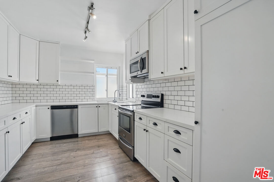 930 3rd Street, Unit 303 Santa Monica, CA 90403 - Photo 17 of 39