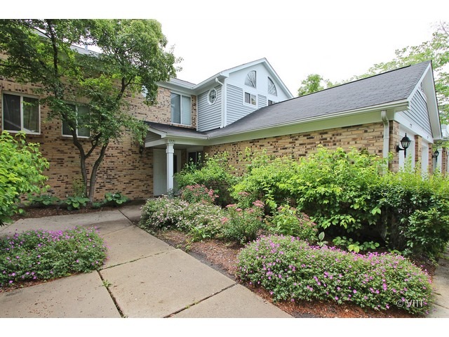 1221 Ranchview Court Buffalo Grove, IL 60089 - Photo 1 of 10