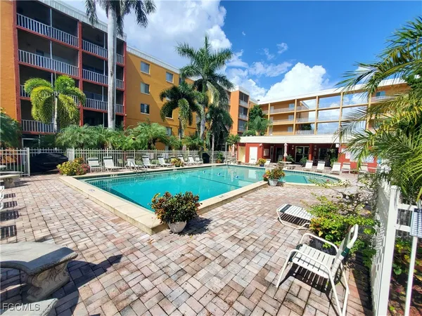 a view of a backyard with garden