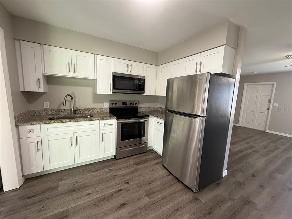 518 Briarwood Road Venice, FL 34293 - Photo 5 of 12