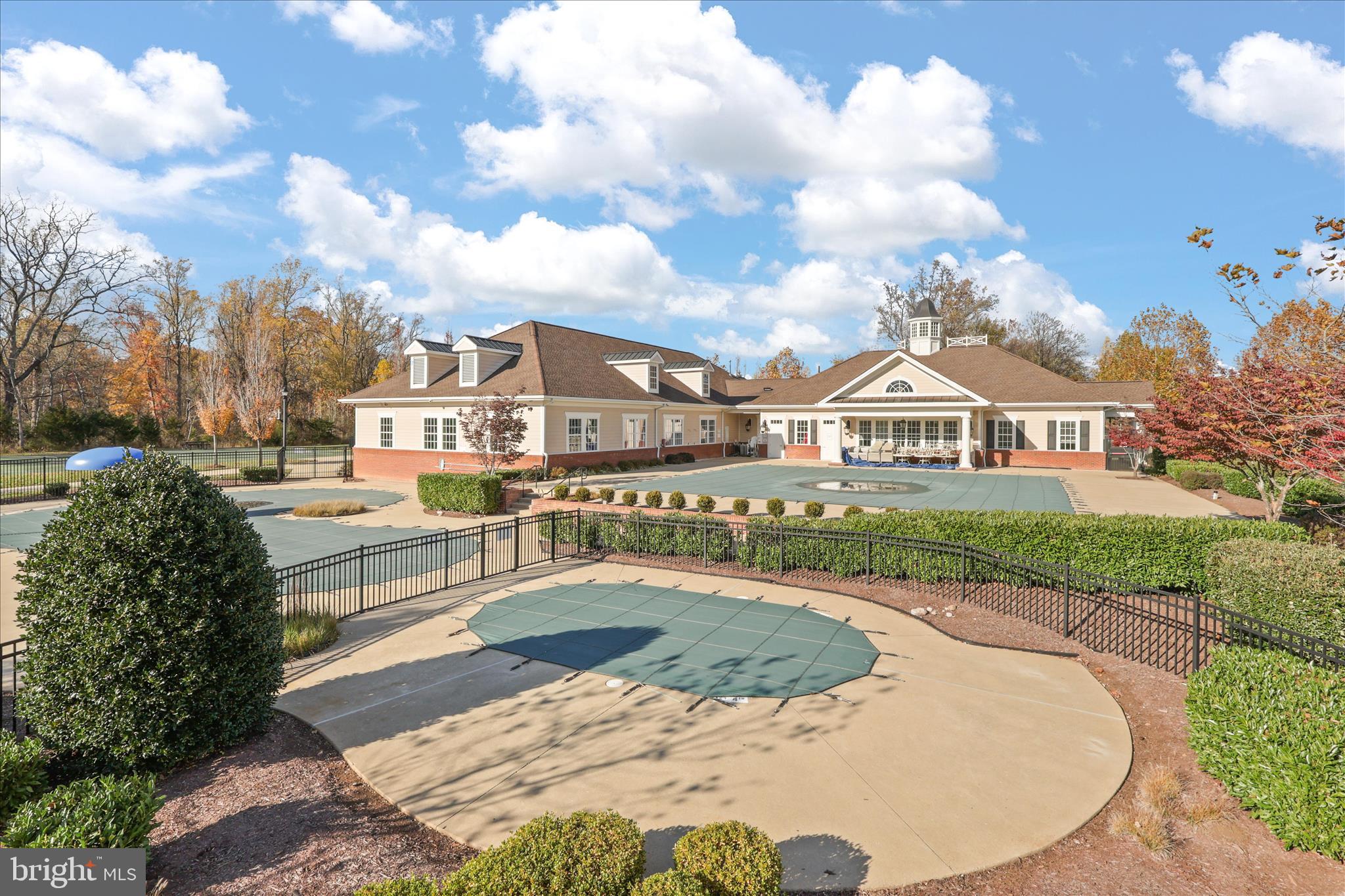15221 Londons Bridge Road Haymarket, VA 20169 - Photo 22 of 43 a view of a house with tub and trees around
