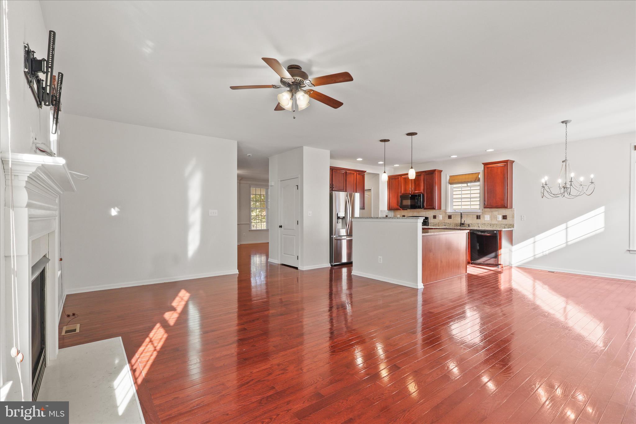 15221 Londons Bridge Road Haymarket, VA 20169 - Photo 10 of 43 a view of a living room