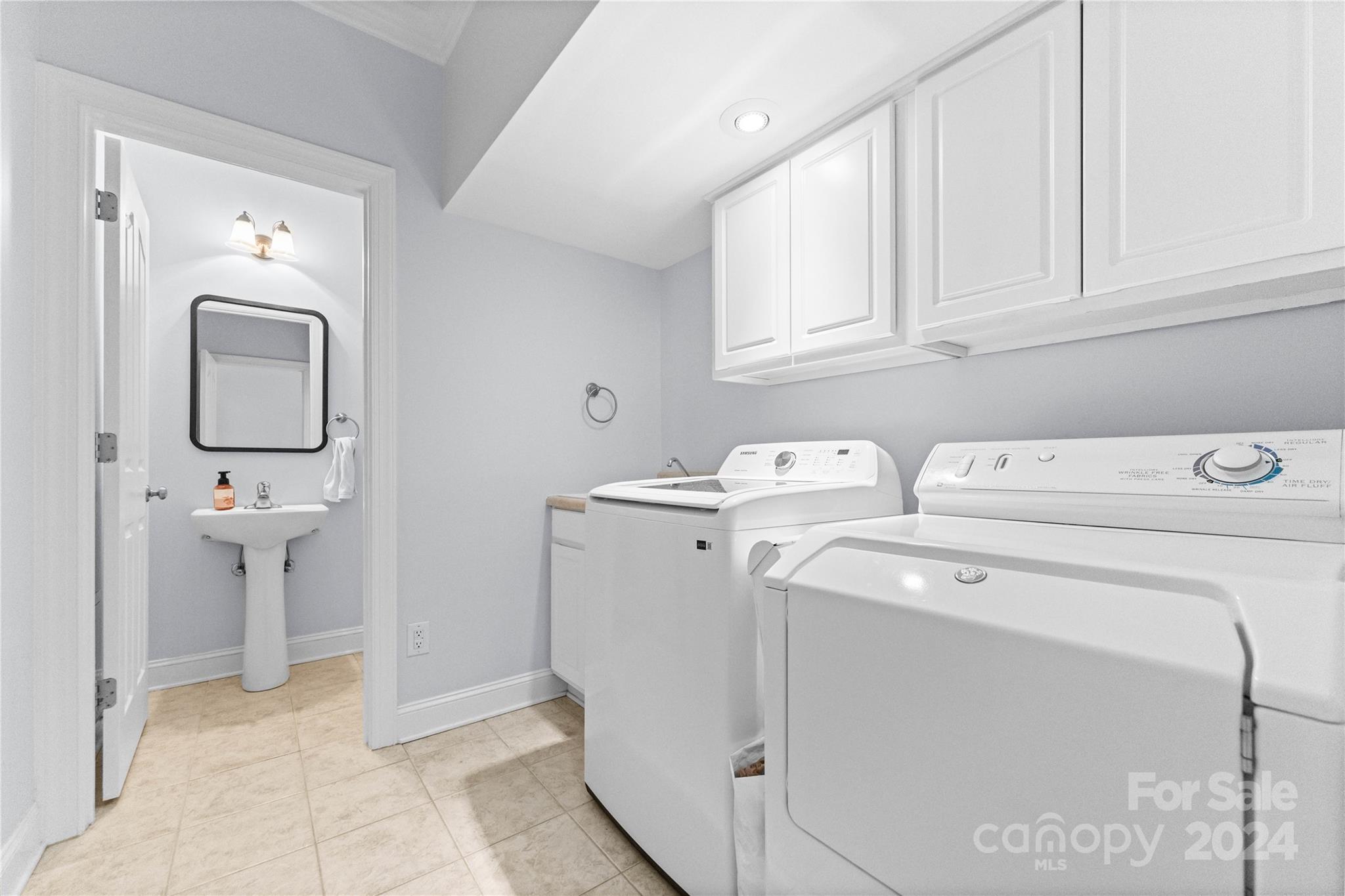 5888 Johnson Road Clover, SC 29710 - Photo 20 of 44 a utility room with dryer and washer