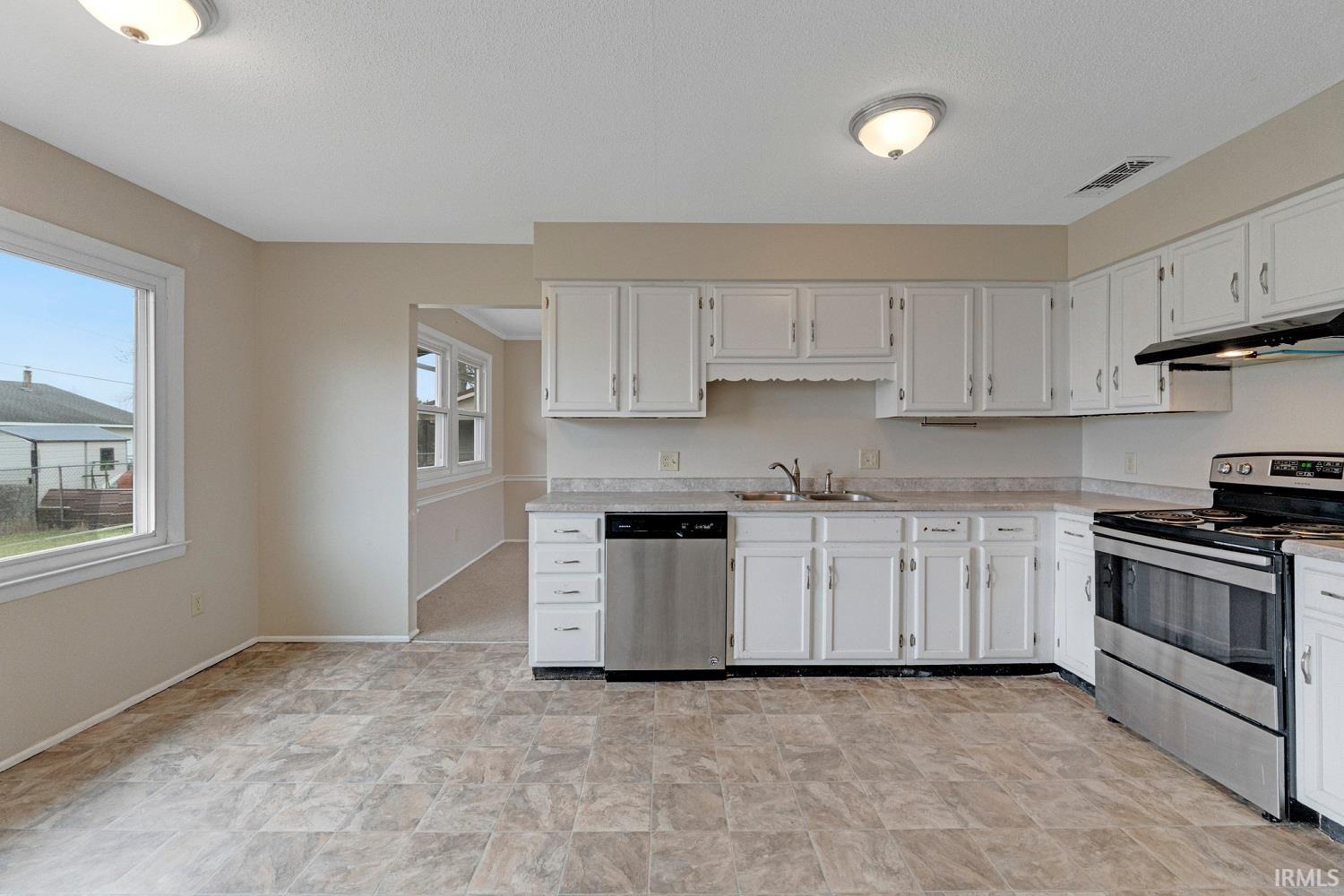 6830 Selkirk Drive Fort Wayne, IN 46816 - Photo 8 of 36