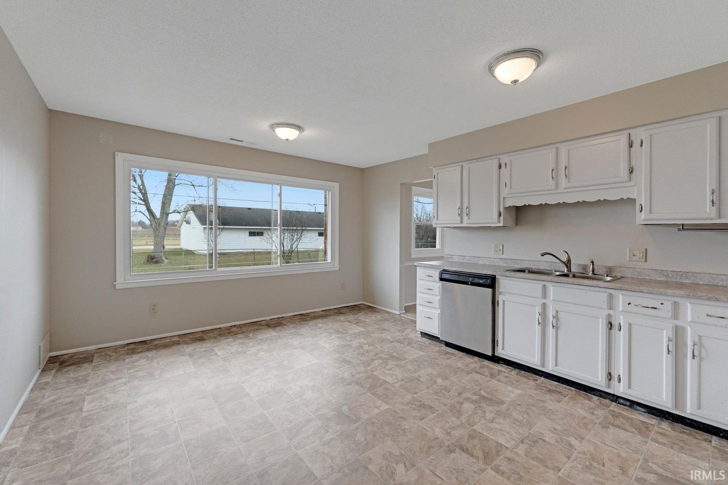 6830 Selkirk Drive Fort Wayne, IN 46816 - Photo 10 of 36