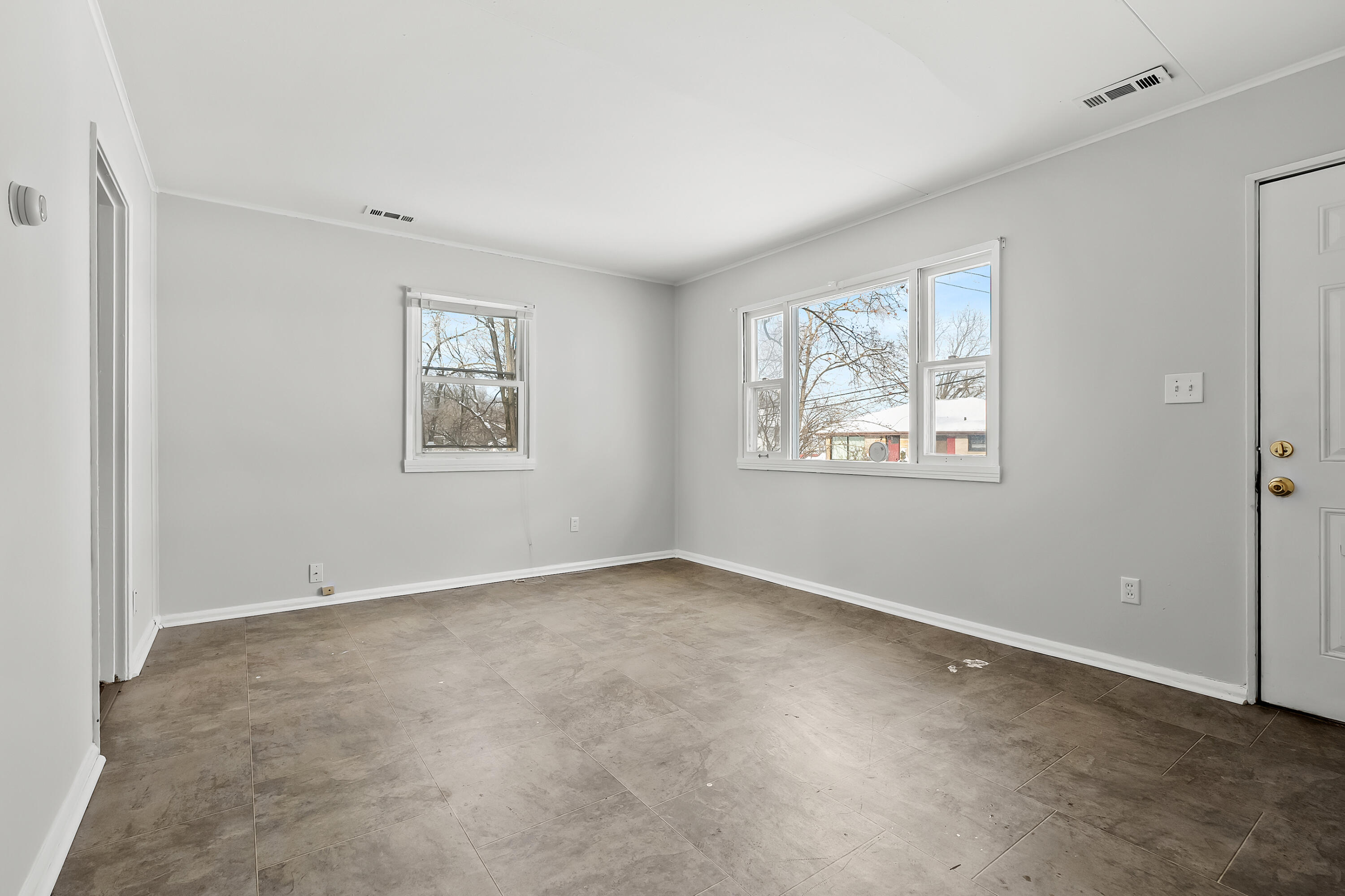 826 Fulton Street Kalamazoo, MI 49001 - Photo 4 of 20 Fulton St 826 Kalamazoo 49001-3