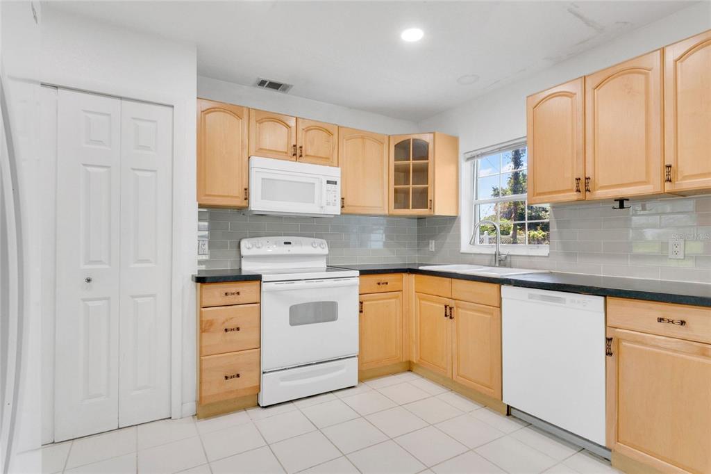2482 Roxbury Road Winter Park, FL 32789 - Photo 5 of 20