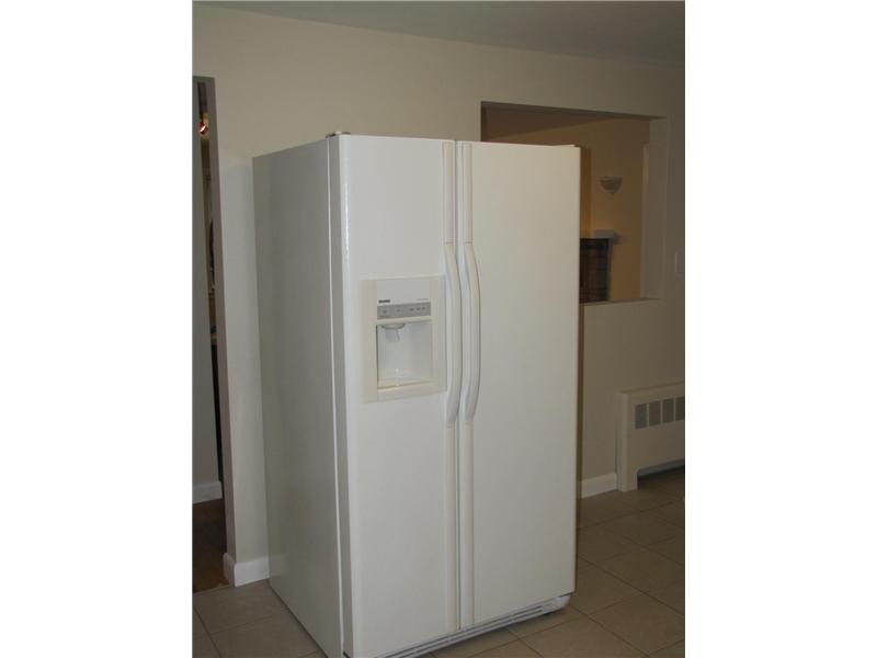 103 Asylum Road Warwick, RI 02886 - Photo 3 of 5 Kitchen.
