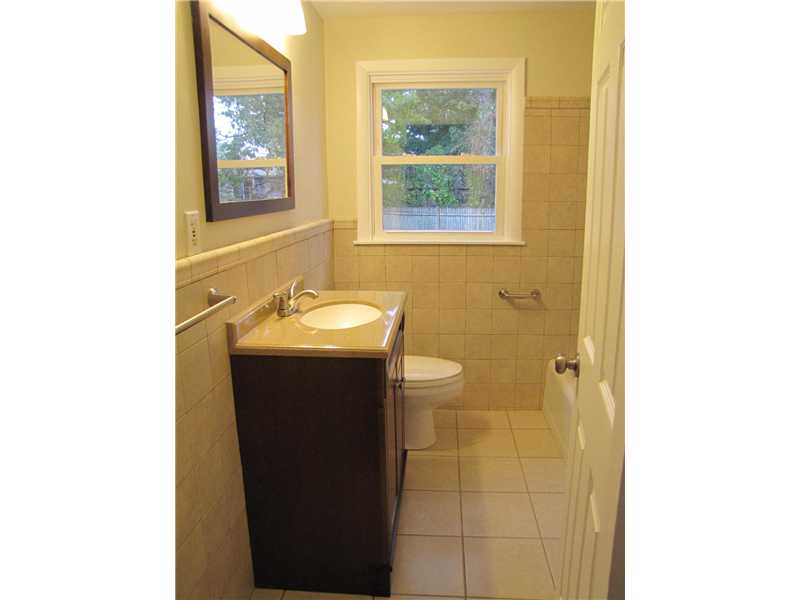 103 Asylum Road Warwick, RI 02886 - Photo 4 of 5 Bathroom.