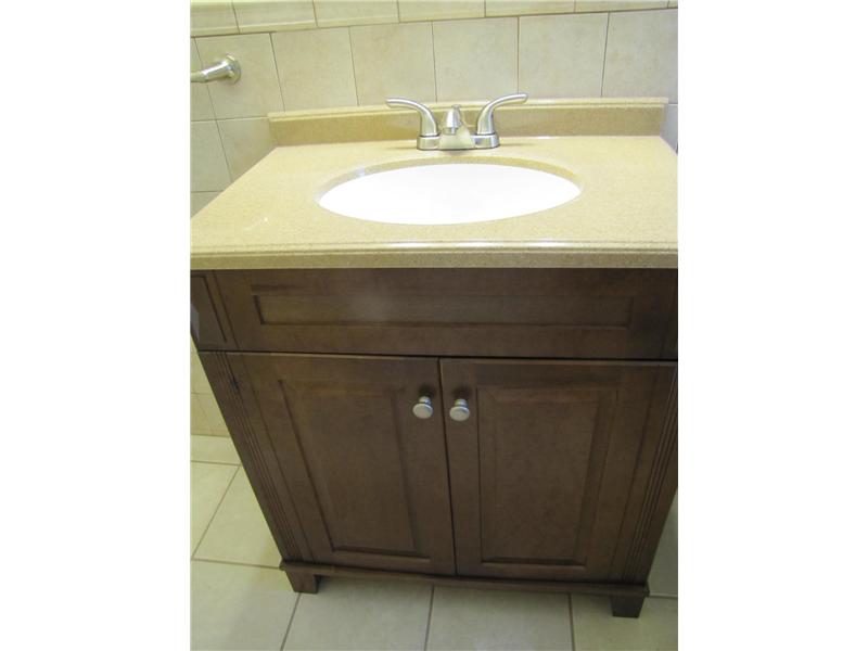 103 Asylum Road Warwick, RI 02886 - Photo 5 of 5 Bathroom.