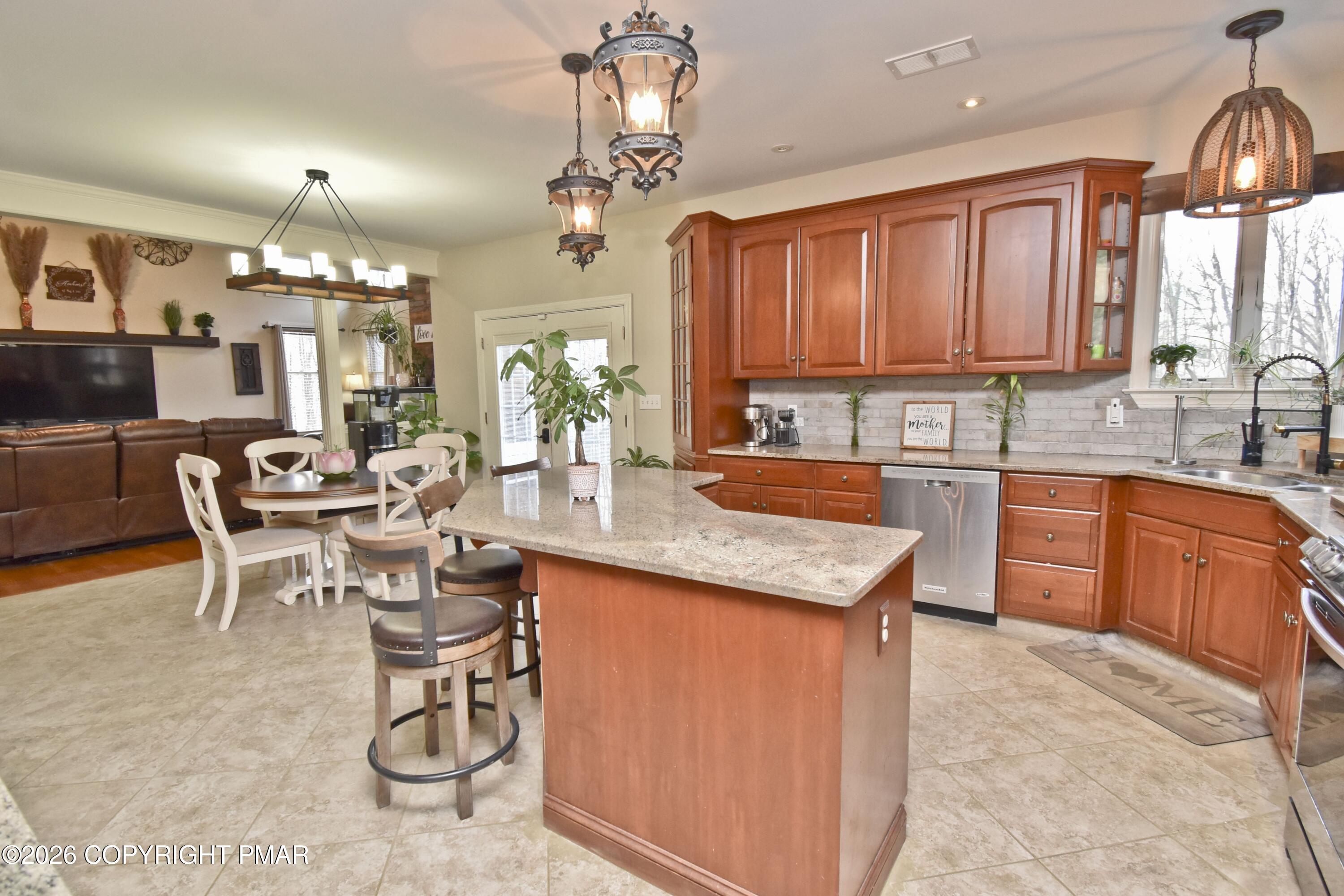 155 Chase Road Stroudsburg, PA 18360 - Photo 22 of 78 5 Kitchen (10)