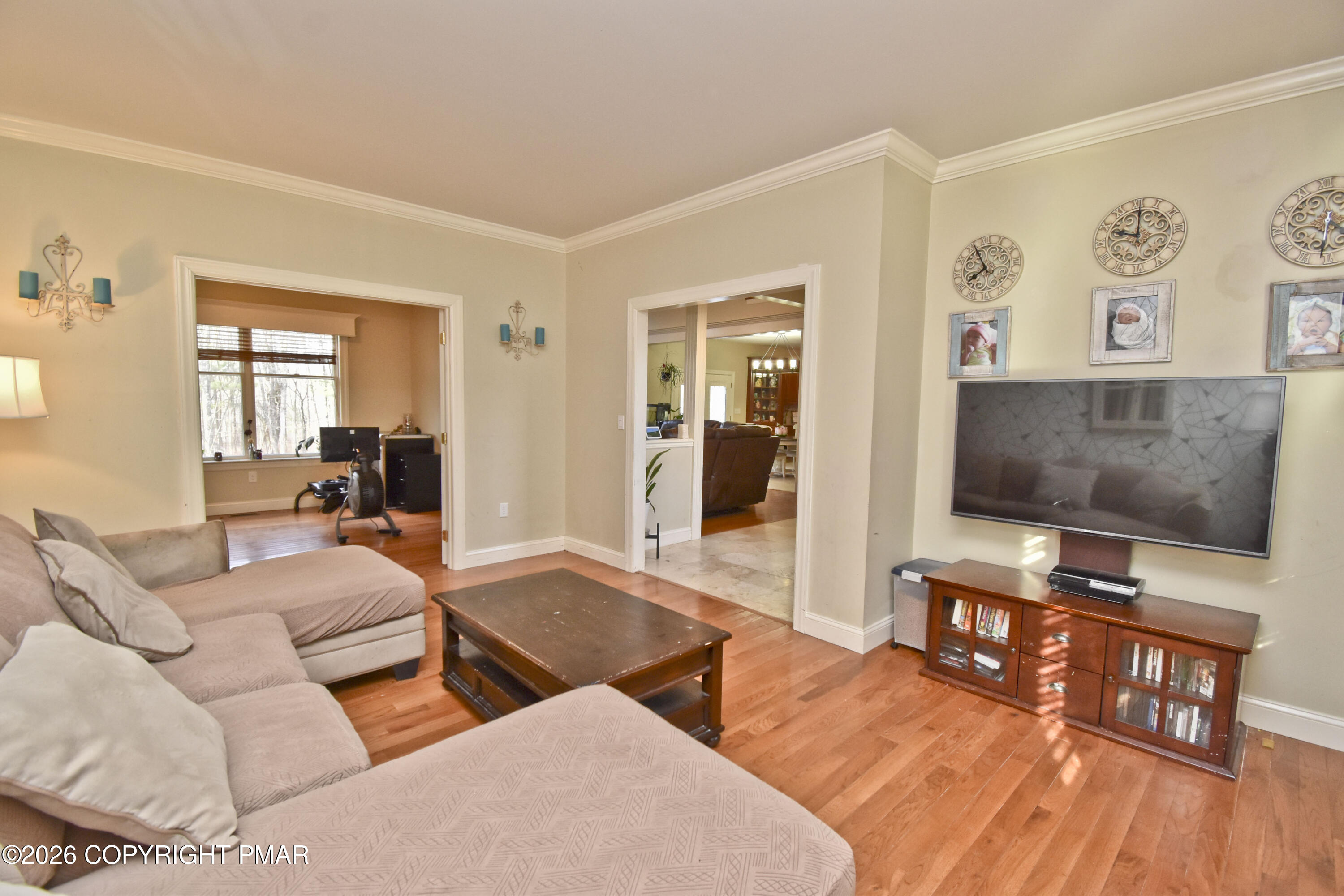 155 Chase Road Stroudsburg, PA 18360 - Photo 7 of 78 3 Living Room (4)