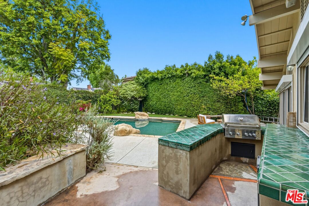 13019 Addison Street Sherman Oaks, CA 91423 - Photo 26 of 28 a view of a chairs and table on the terrace