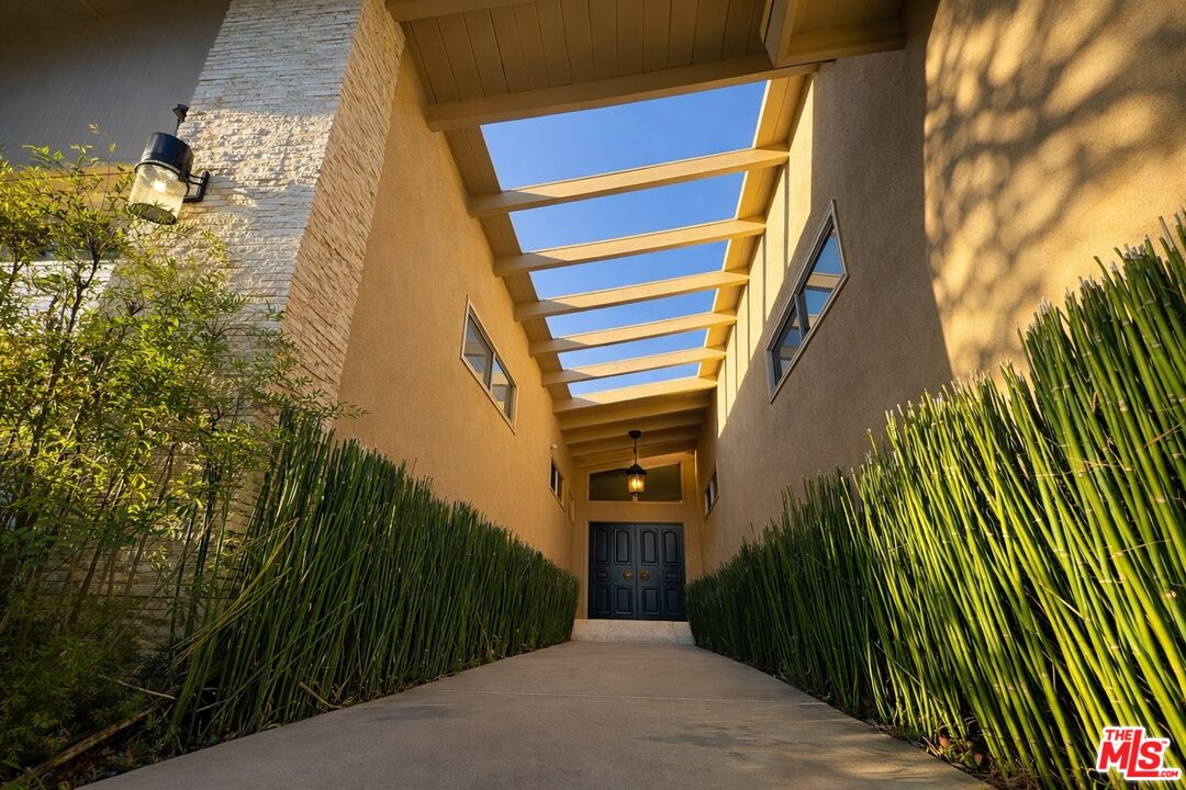 13019 Addison Street Sherman Oaks, CA 91423 - Photo 3 of 28 a backyard of a house
