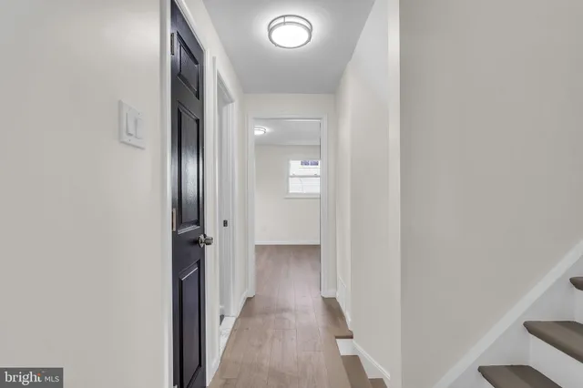 a view of empty room with window