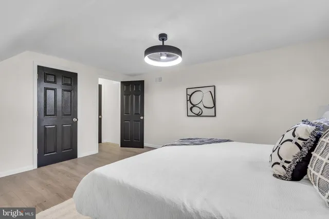 a view of a park and entertaining space