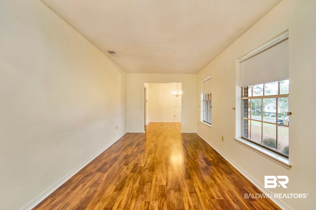 2809 Del Rio Road South Mobile, AL 36693 - Photo 2 of 17 Living Room