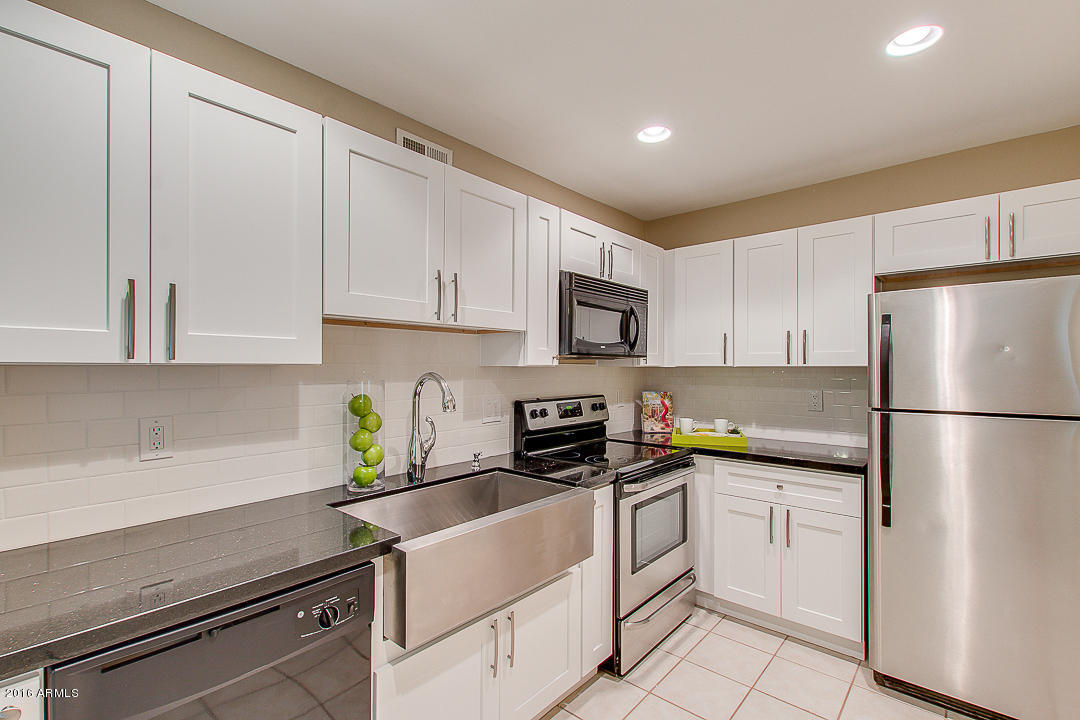 234 East Ruth Avenue, Unit 2 Phoenix, AZ 85020 - Photo 7 of 24 Kitchen