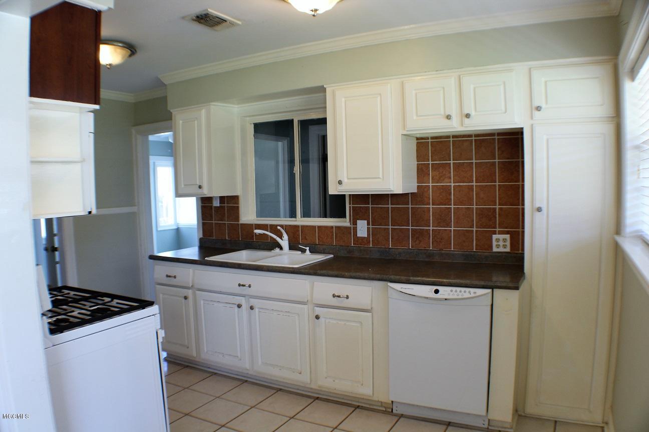 1746 Courthouse Road Gulfport, MS 39507 - Photo 4 of 14 IMG_0411