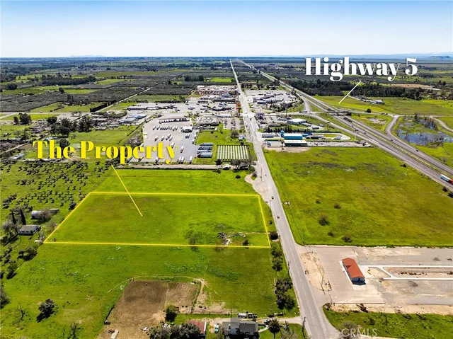 an aerial view of a tennis ground