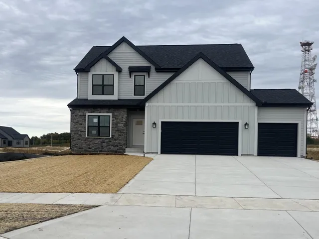 $599,900 | 2491 Boulder Drive, Slinger, WI 53086