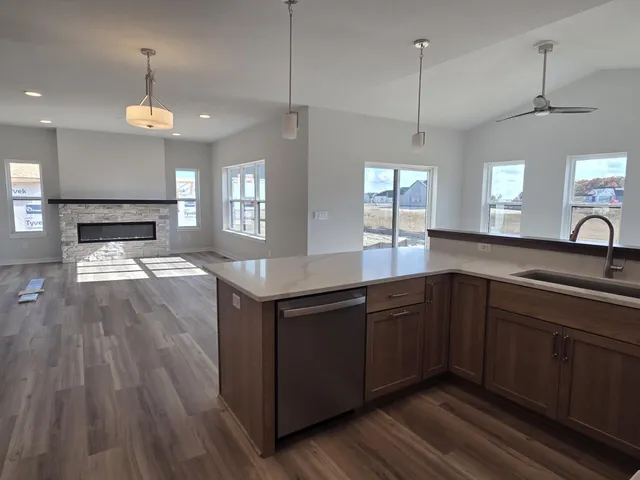 $599,900 | 2491 Boulder Drive, Slinger, WI 53086