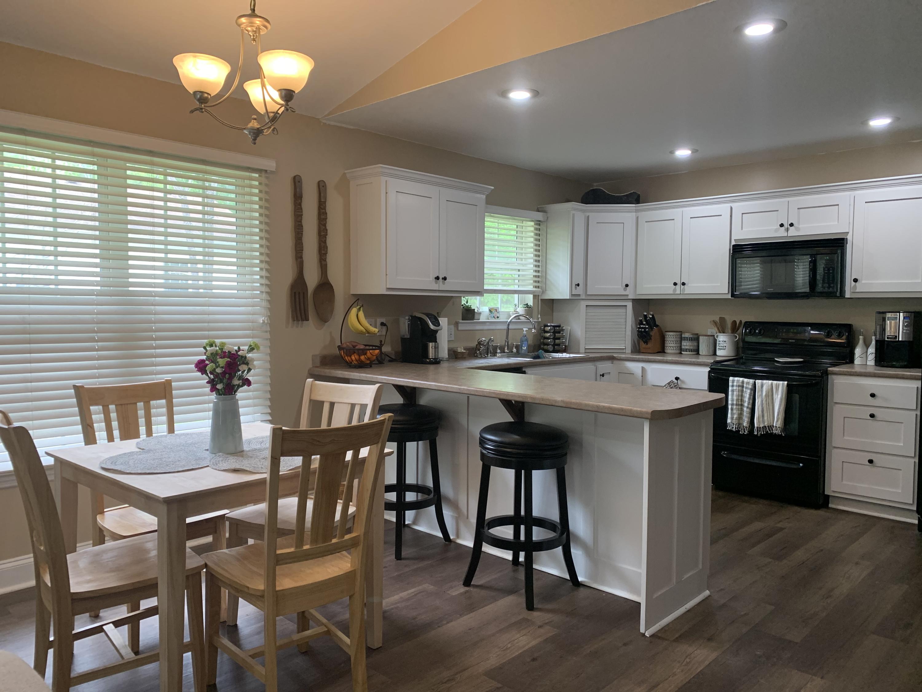 3804 Kellys Ferry Road Chattanooga, TN 37419 - Photo 14 of 26 Dining to Kitchen