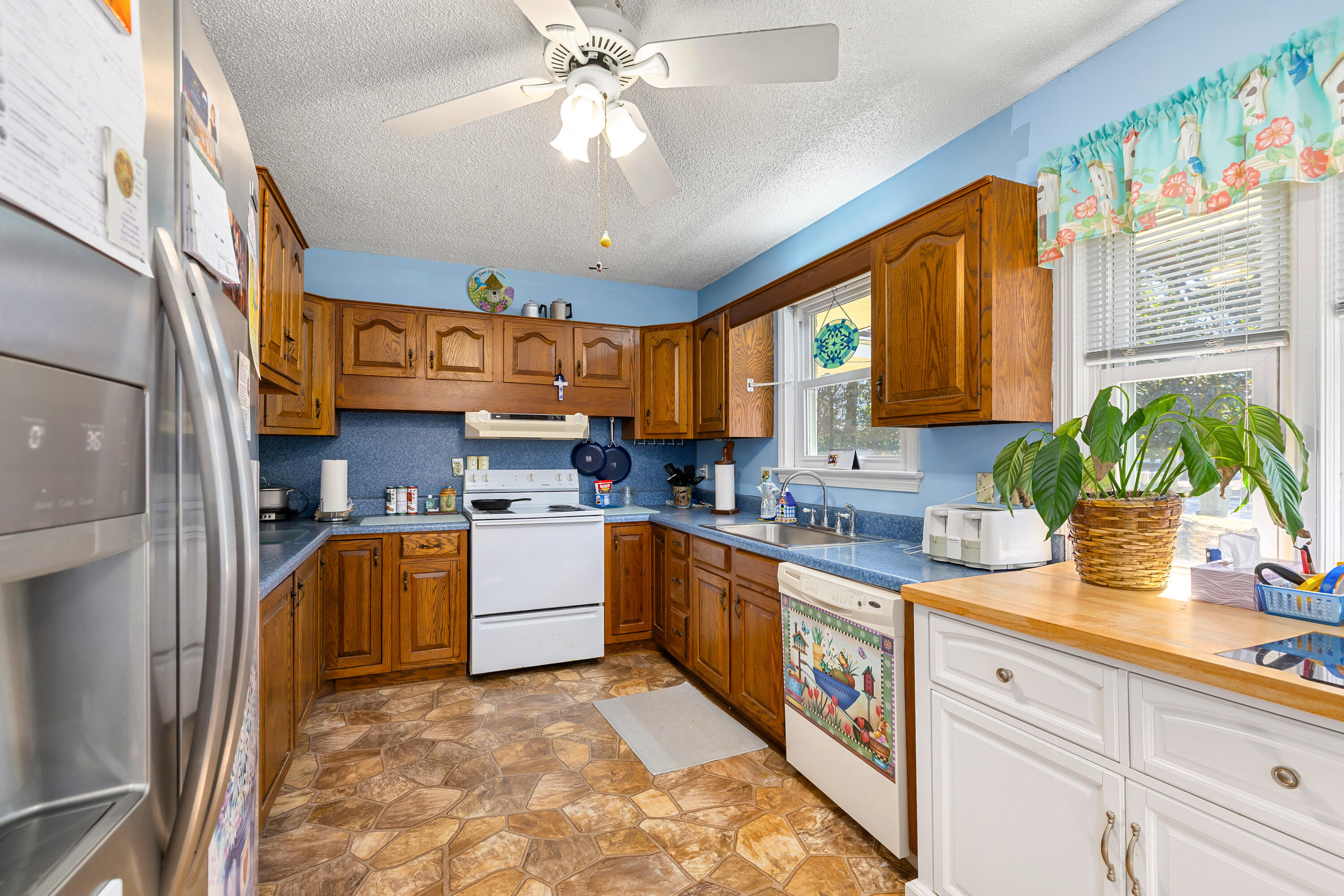 543 West Calhoun Street Sumter, SC 29150 - Photo 23 of 41 Spacious kitchen with plenty of counter space for prepping