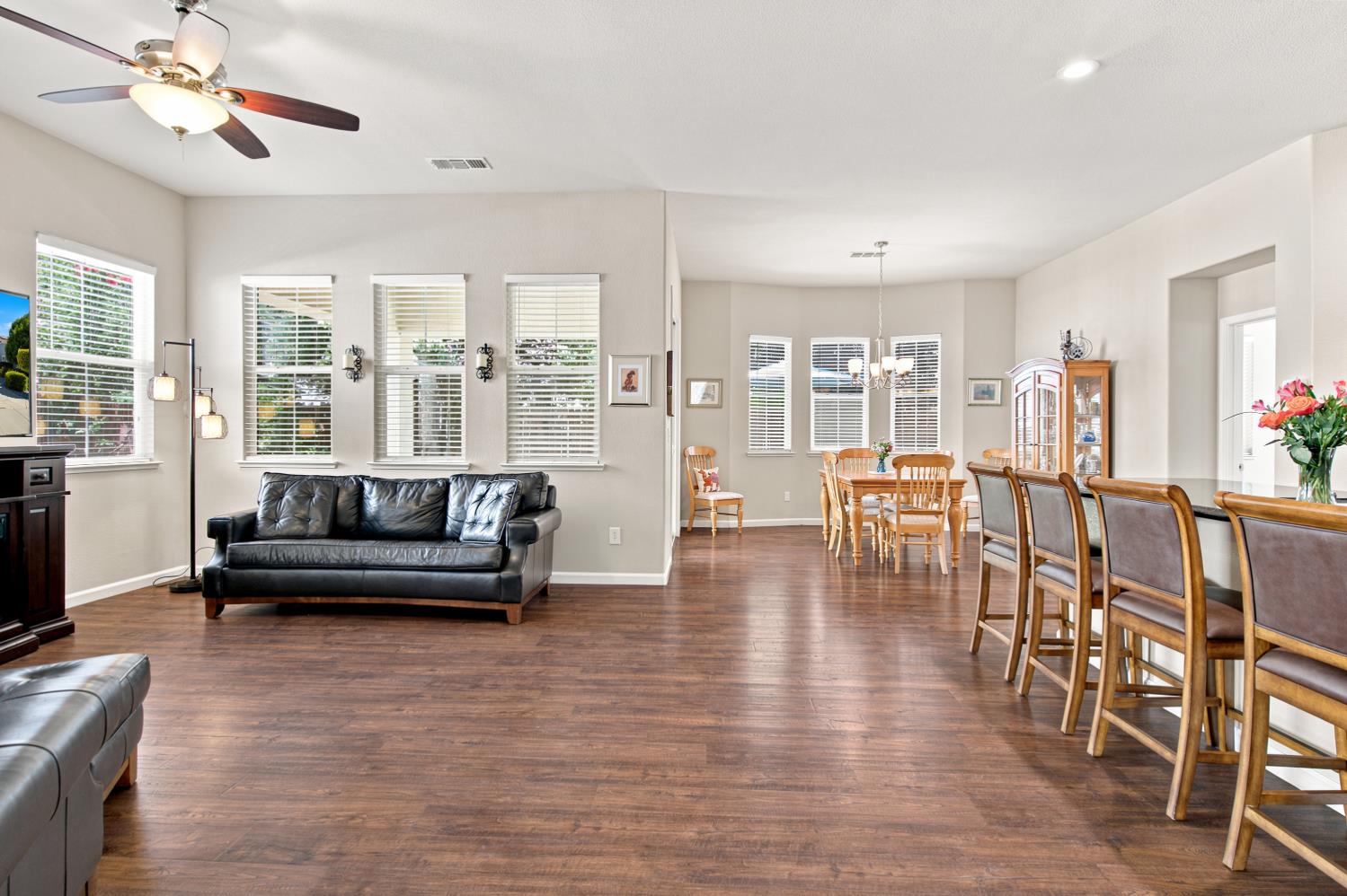671 Cathedral Way Tracy, CA 95304 - Photo 10 of 38