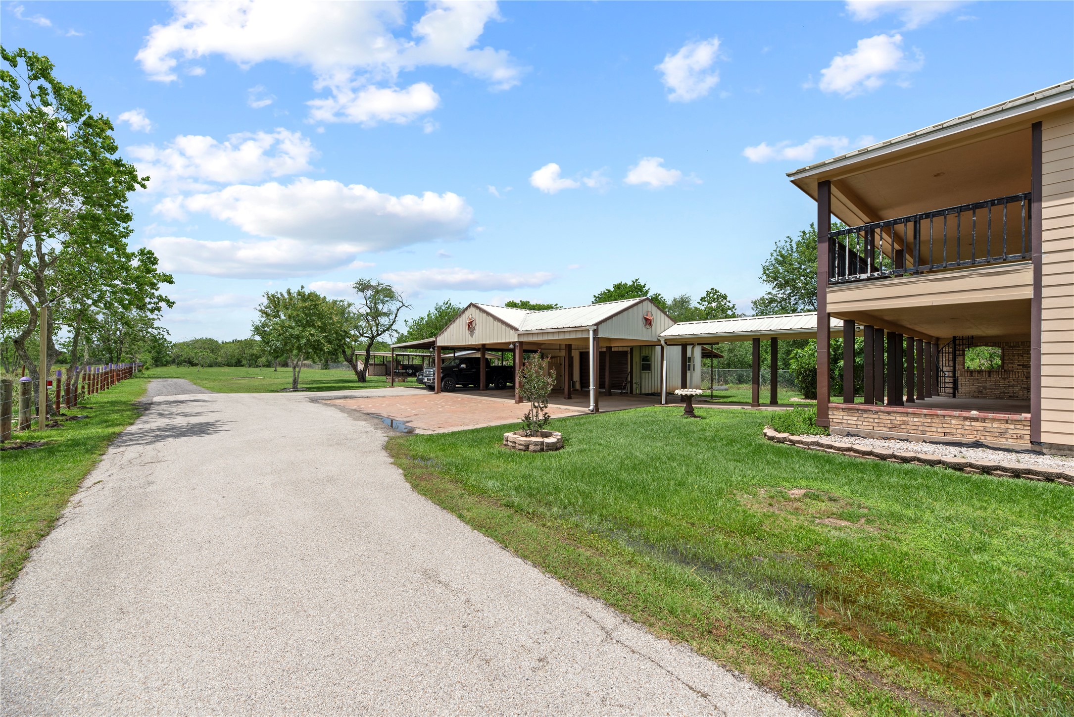 523 Moore Bar Road Rosenberg, TX 77471 - Photo 6 of 50 Asphalt driveway.