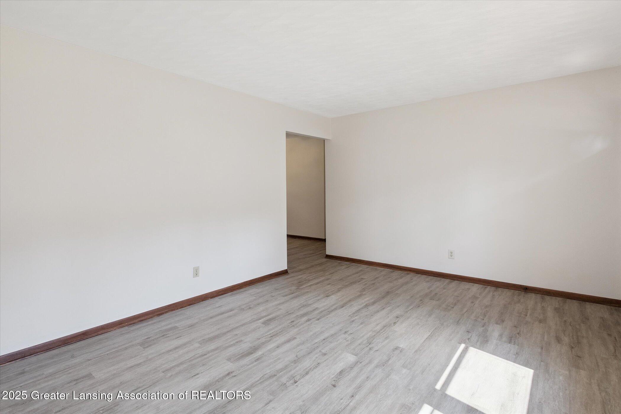 15340 West Cutler Road Portland, MI 48875 - Photo 10 of 40 Living room 4