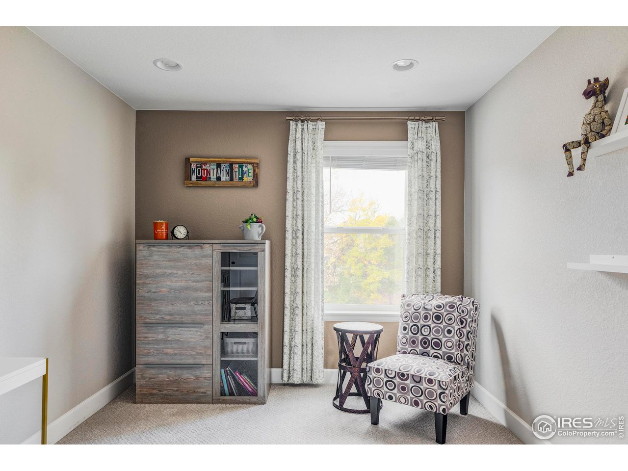 784 Stonebridge Drive Longmont, CO 80503 - Photo 22 of 35 a living room with furniture and a window