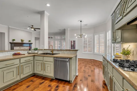 $679,000 | 26 Dove Trace Circle, The Woodlands, TX 77382