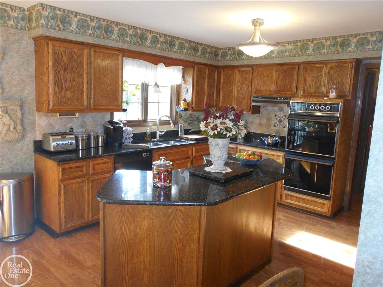 736 Stanford Circle Rochester Hills, MI 48309 - Photo 2 of 41