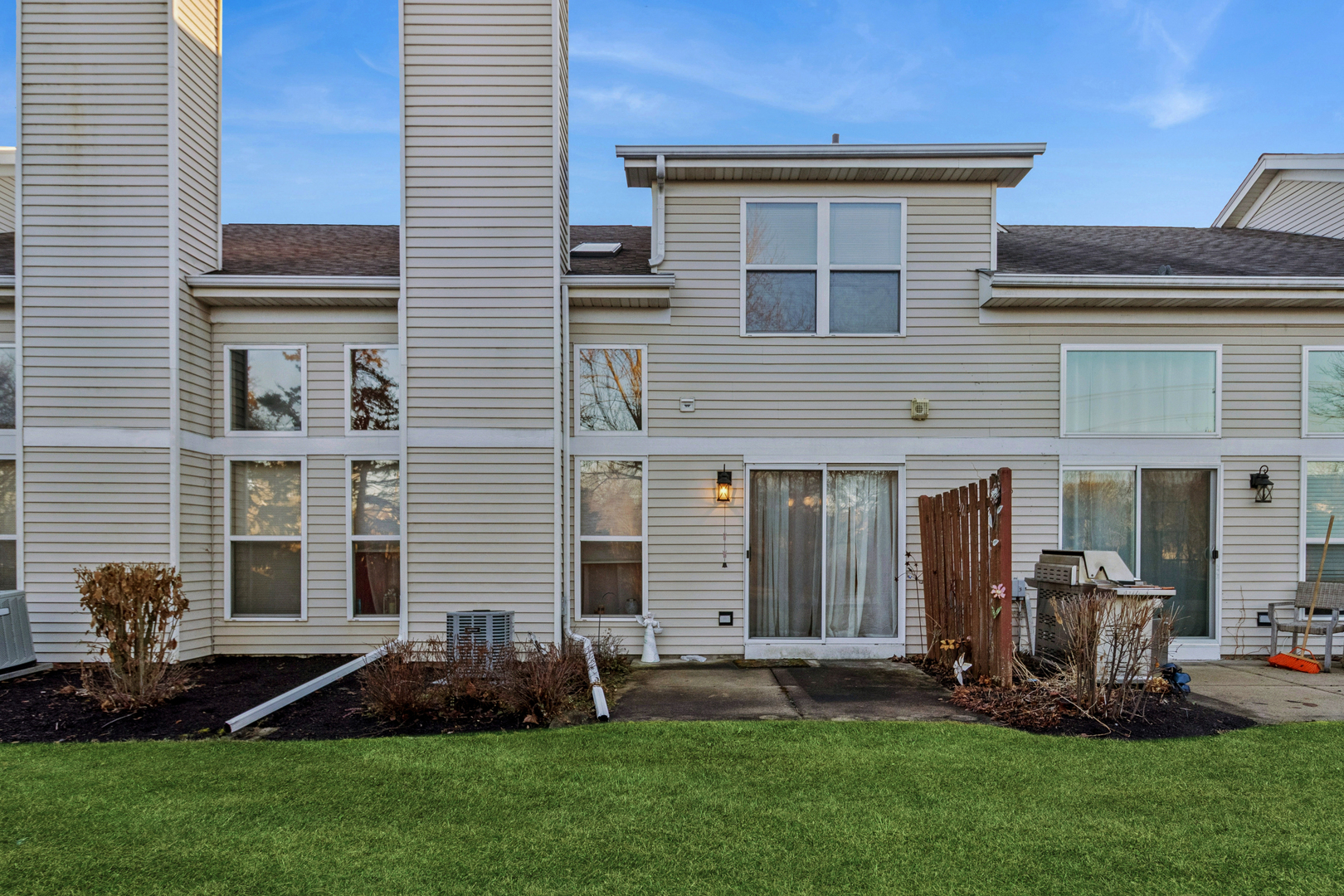 18 Peach Tree Court Algonquin, IL 60102 - Photo 2 of 23 a front view of a house with a garden and yard