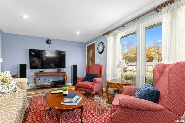 $219,900 | 22623 Veterans Road, Morton, IL 61550