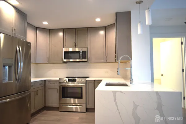 $3,000 | 1 Carriage City Plaza, Unit 920, Rahway, NJ 07065