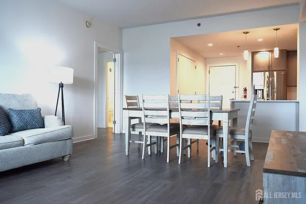 $3,000 | 1 Carriage City Plaza, Unit 920, Rahway, NJ 07065