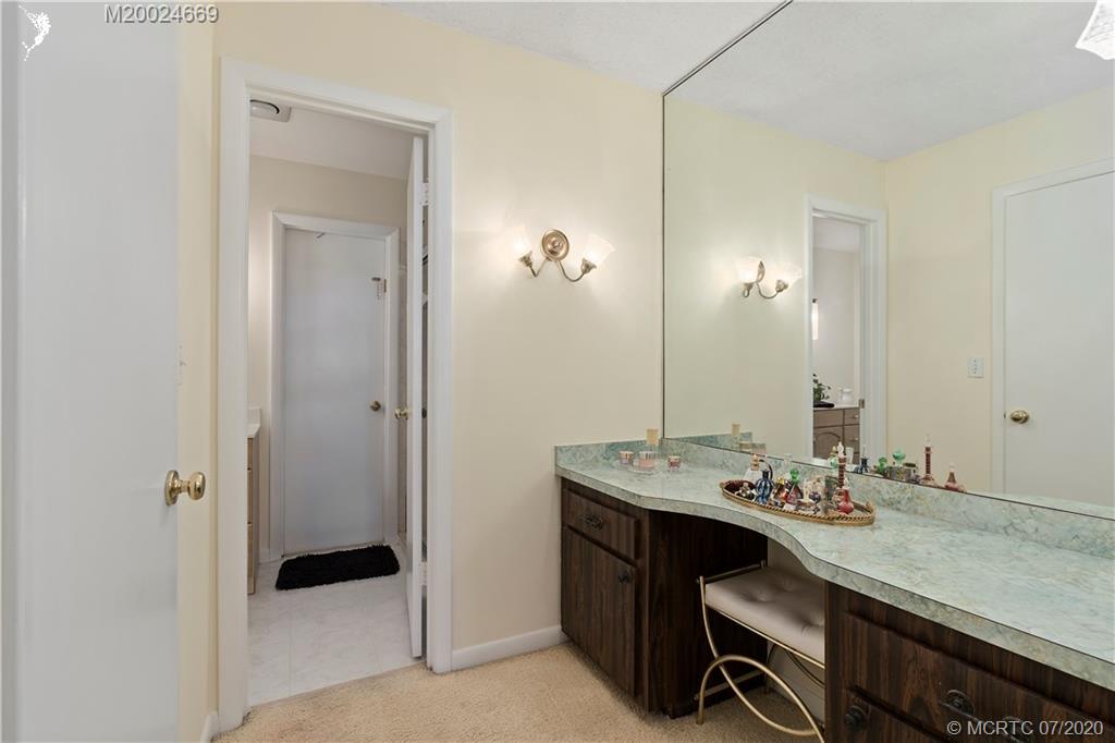 15 Banyan Road Stuart, FL 34996 - Photo 22 of 52 Dressing room separates Master Bath from Master Bedroom