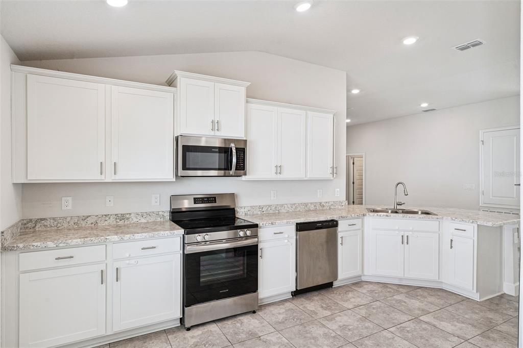 2358 Friendly Confines Loop Davenport, FL 33837 - Photo 8 of 39