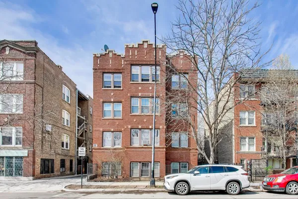 $219,900 | 4416 1/2 North Ashland Avenue, Unit 3, Chicago, IL 60613