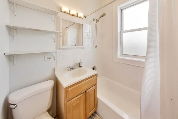 $219,900 | 4416 1/2 North Ashland Avenue, Unit 3, Chicago, IL 60613