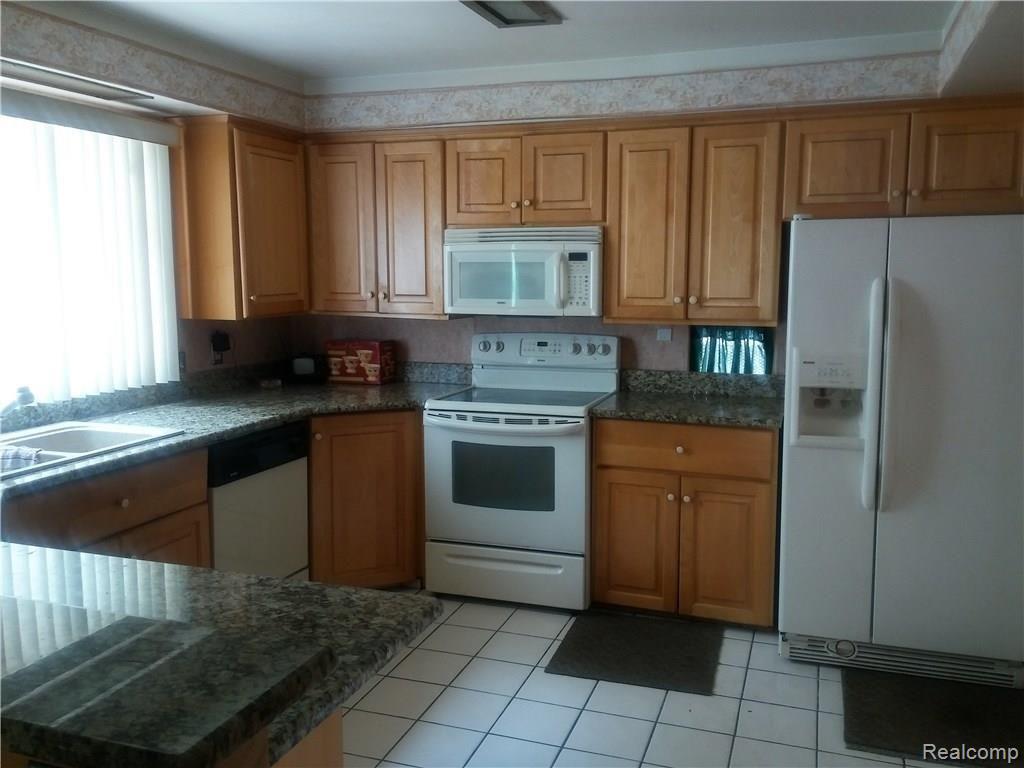 3361 Sherbourne Road Detroit, MI 48221 - Photo 14 of 17 Kitchen3.jpg