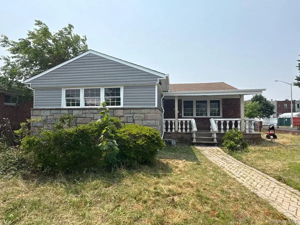 $899,999 | 233-04 121st Avenue | Laurelton