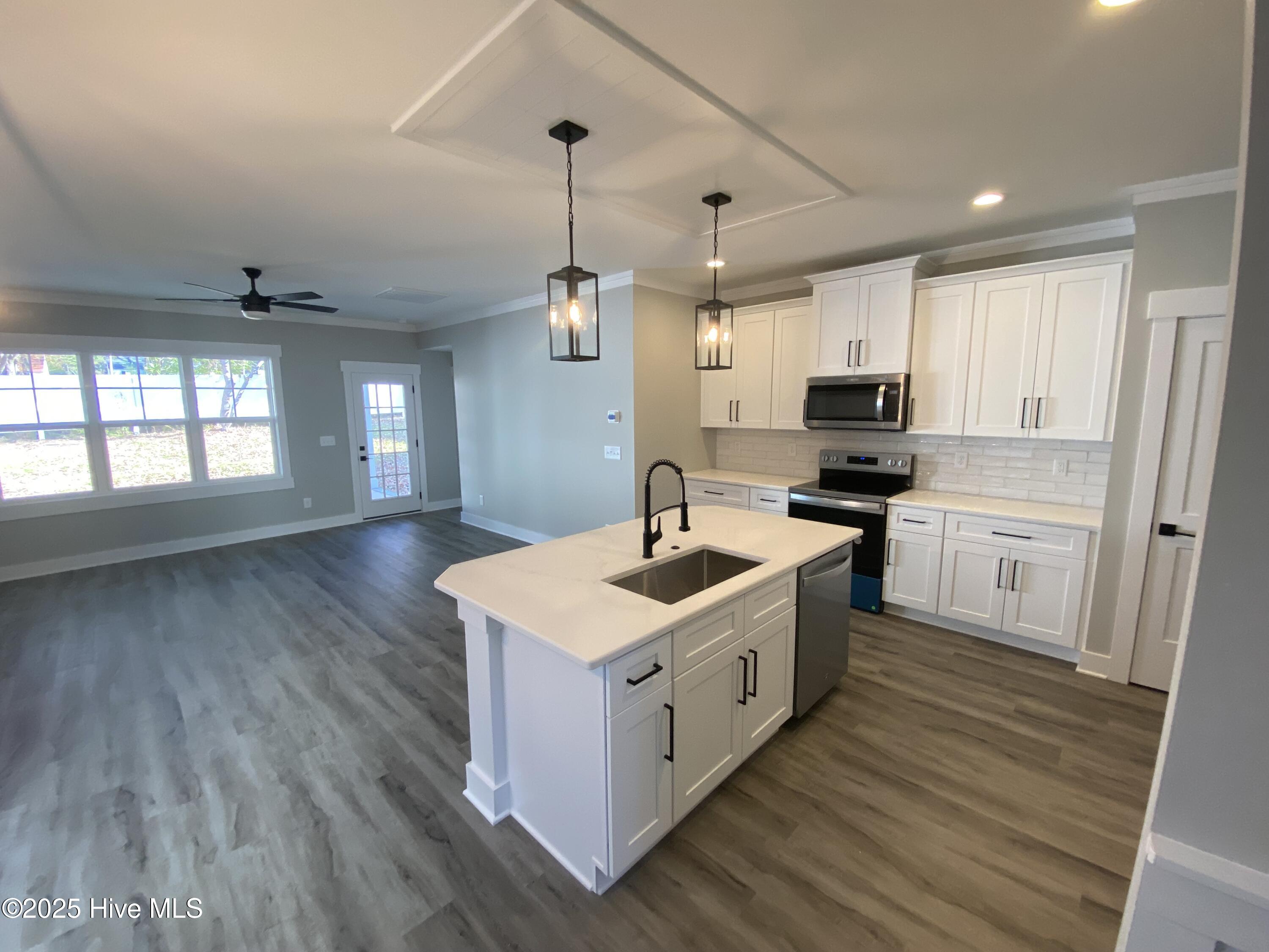 418 Summit Street Aberdeen, NC 28315 - Photo 4 of 21 IMG_9717